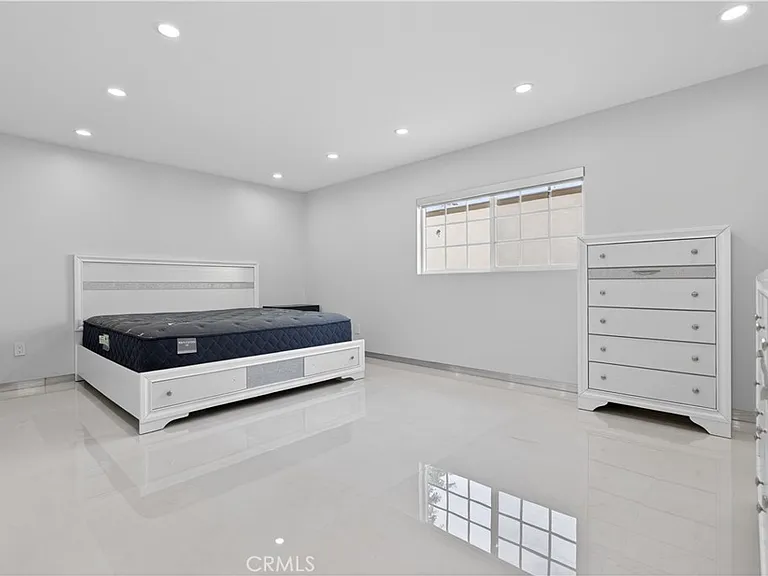 10510 Helendale Ave — Photo 46