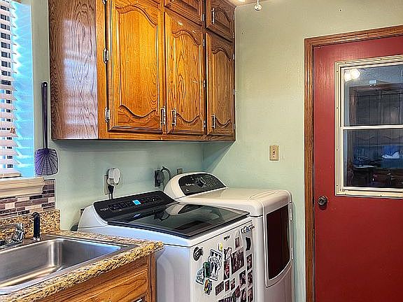 Laundry Rm w/sink & storage