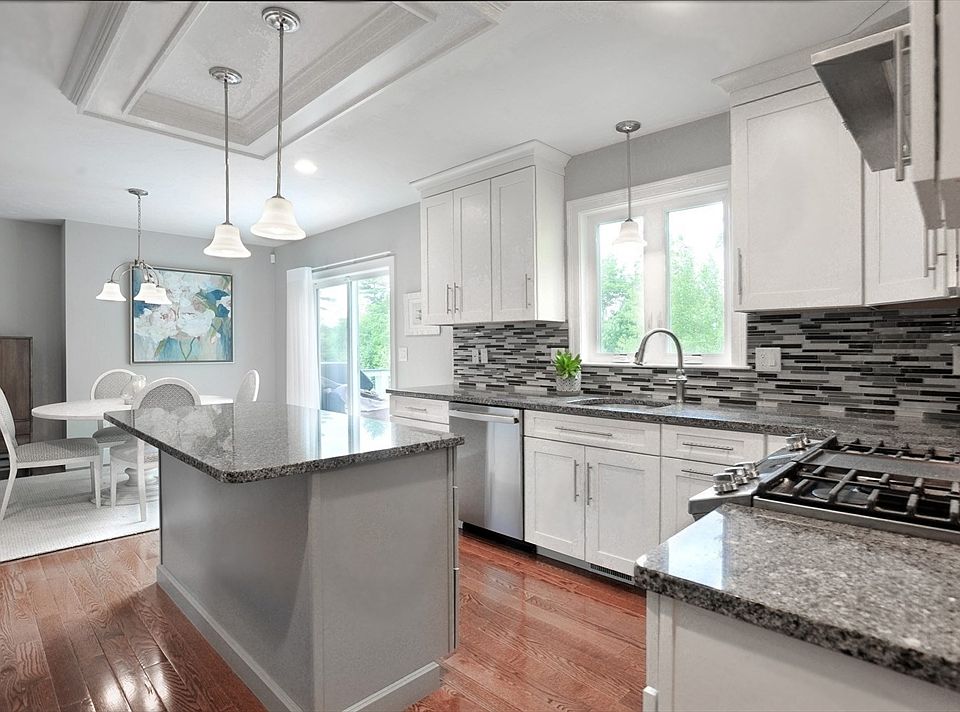 1st image of 7 Hillcrest Cir #7