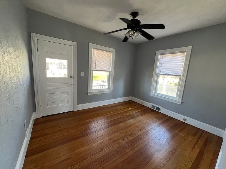 6 Robin St #1 — Photo 2