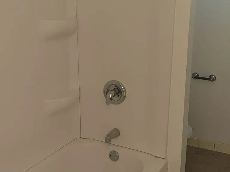 Fifth Avenue Apartments — Photo 13