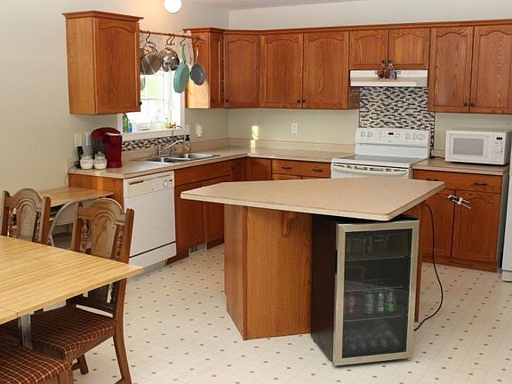 3rd image of 6403 Beechwood Dr