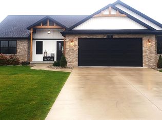 9255 Brook Hollow Ln, Freeland, MI 48623