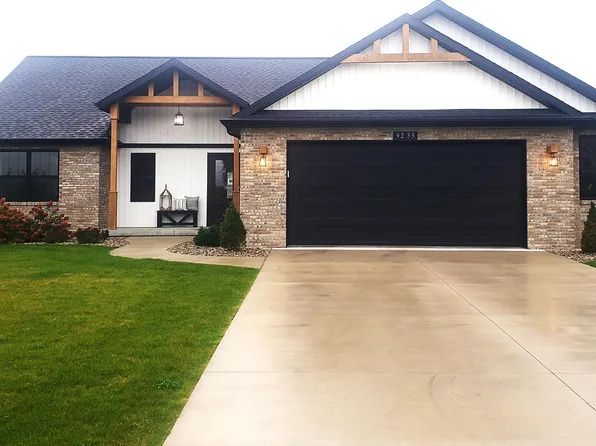 9255 Brook Hollow Ln, Freeland, MI 48623