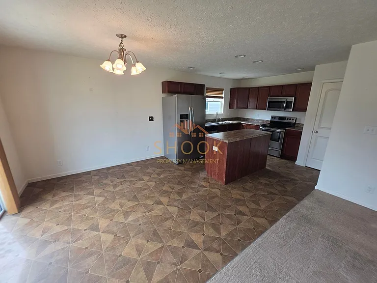 2427 Maxwell Dr — Photo 6