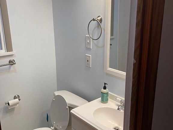 2nd image of 94 Grandview Ave Floor 1