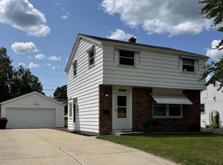 1009 S 123rd St, West Allis, WI 53214