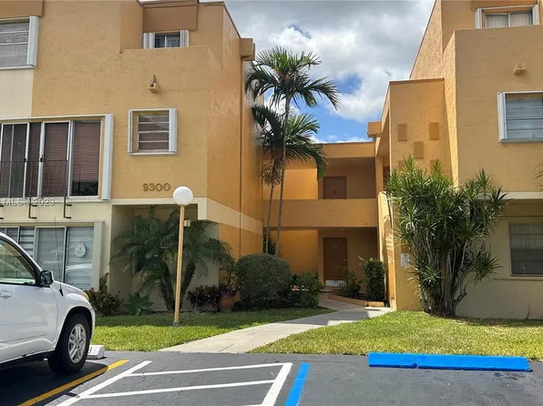 9300 W Flagler St APT 220A, Miami, FL 33174