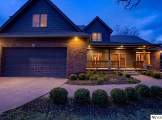 10116 Canyon Rd, Omaha, NE 68112