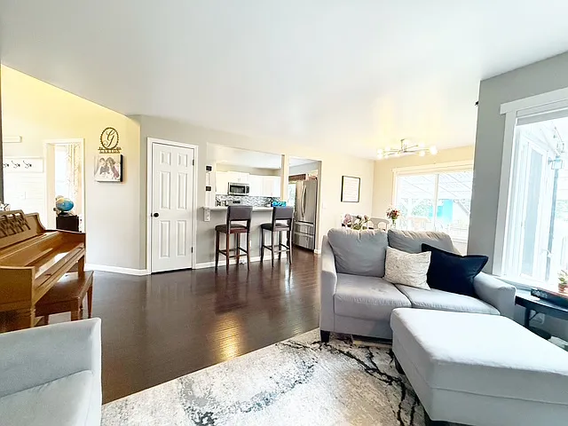 847 NE Cimeron Ct — Photo 11