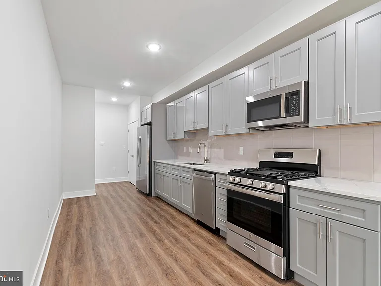 321 W Berks St #1 — Photo 6