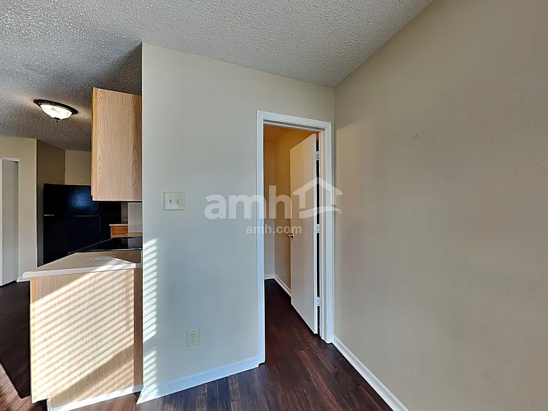 1221 Redwood Dr — Photo 9