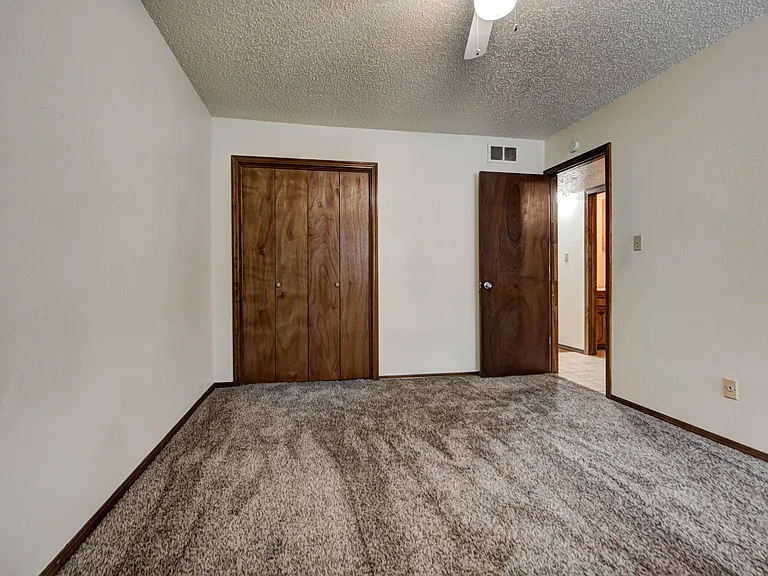 1331 Glen Oaks Ct #4 — Photo 26