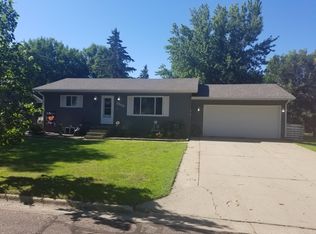 1808 Country Ave NE, Watertown, SD 57201