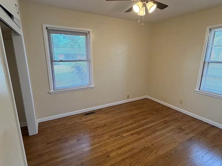 116 Pine Ave — Photo 9