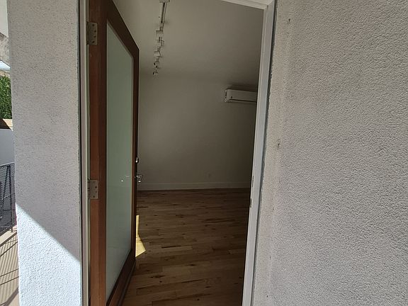 4th image of 221 N Catalina St APT 4