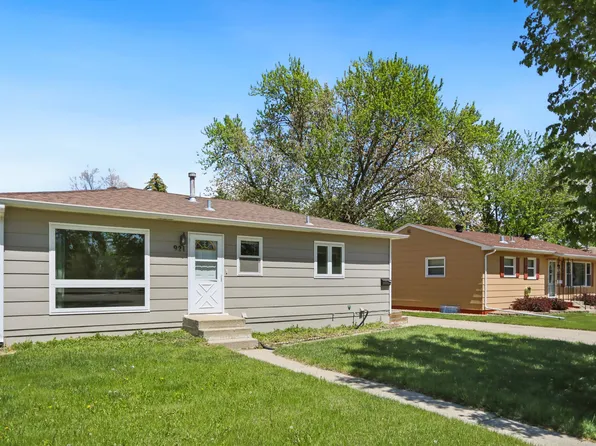 921 9th Ave NE, Aberdeen, SD 57401