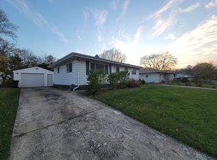 1105 Fairlawn Dr, Urbana, IL