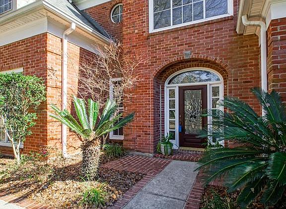 2nd image of 604 River Oaks Dr
