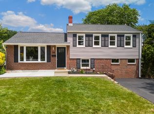 14 Weathervane Rd, Aston, PA 19014