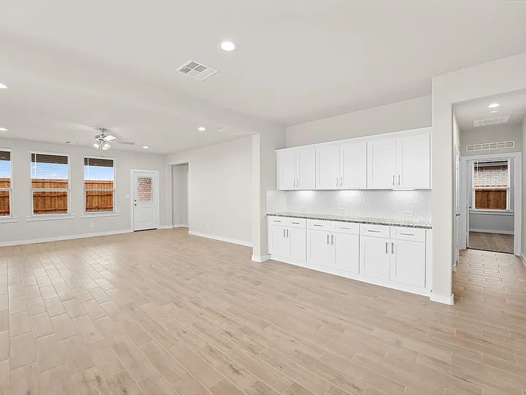 2107 Fortune Dr — Photo 9