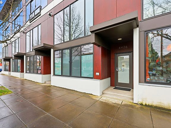 4th image of 4426 SE Hawthorne Blvd #102
