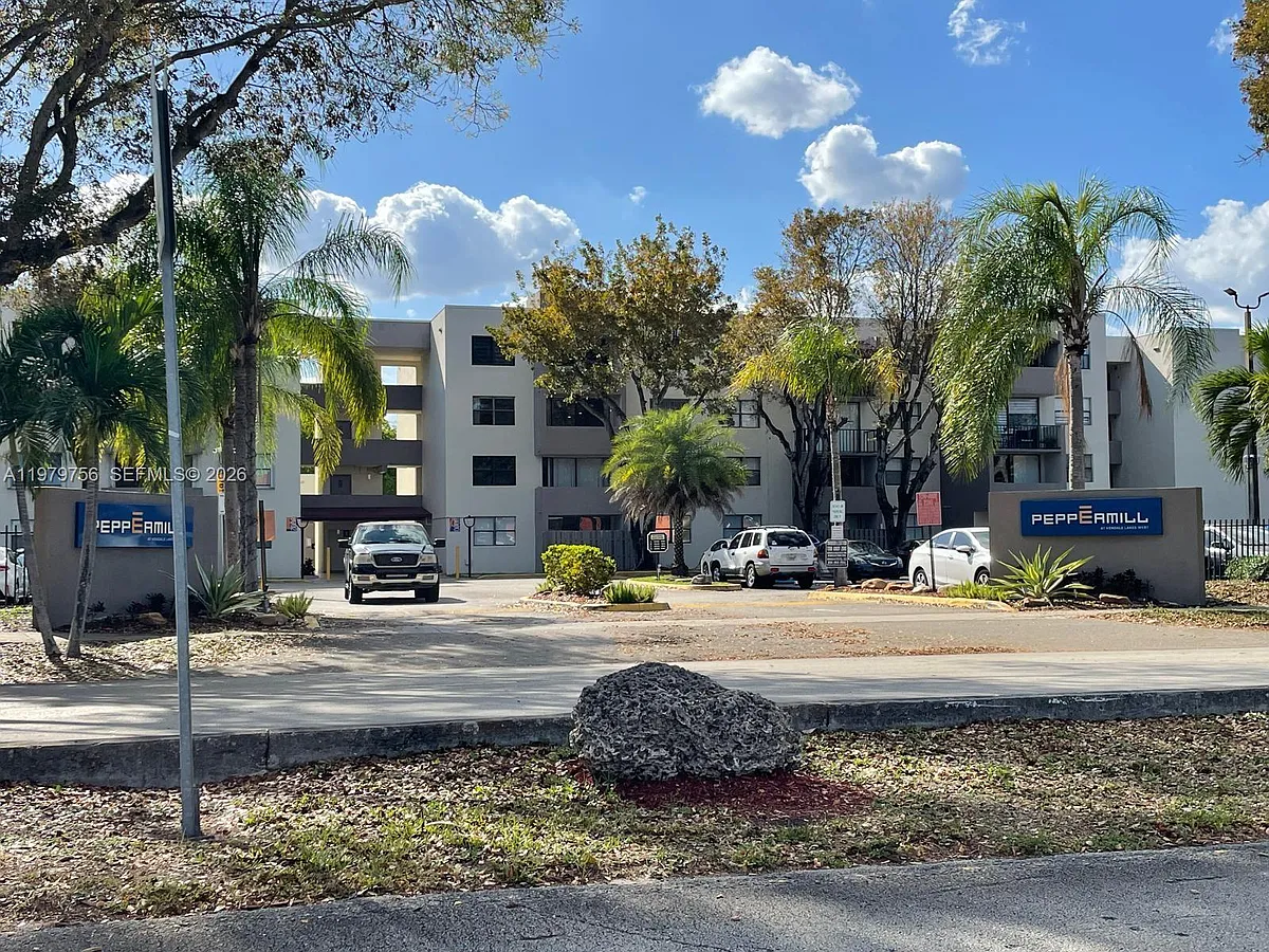 Building Photo - 8002 SW 149th Ave #B409