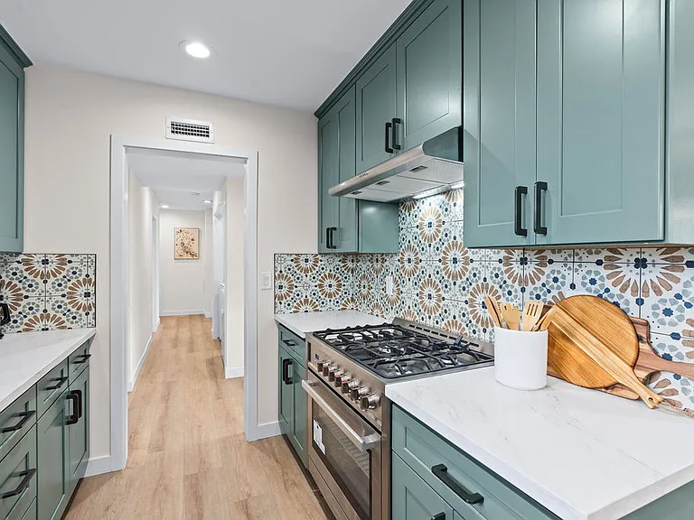2512 W 141st St — Photo 12