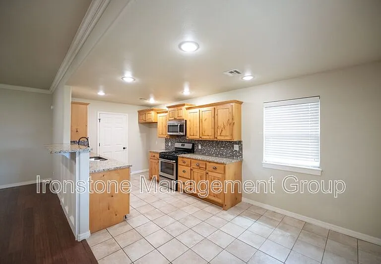 120 W Dogwood St — Photo 8
