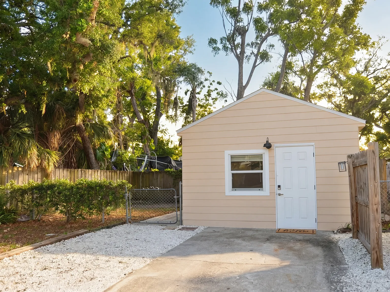 All-Inclusive Cozy Sarasota Cottage | Furnished | Pet Friendly | Short Term — Photo 2
