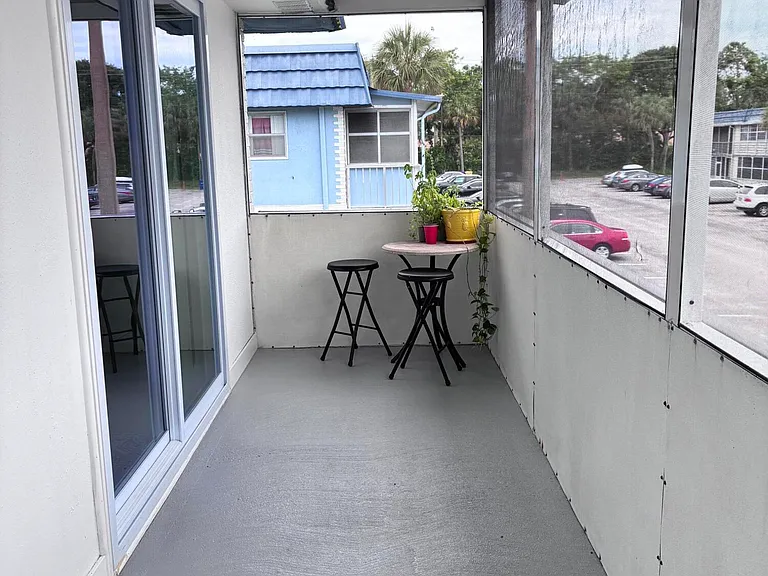 276 Brittany Ave #F — Photo 11