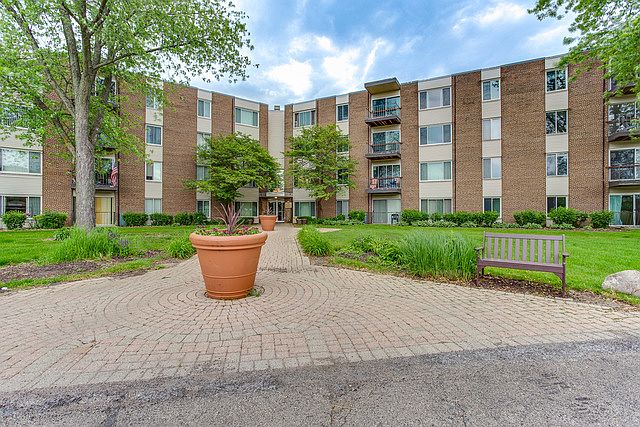 1st image of 140 W Wood St Unit 319