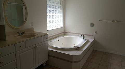 4th image of 271 NW Colquitt Way