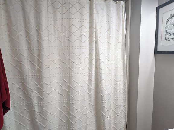 5th image of 2327 Parkwood Ave APT A