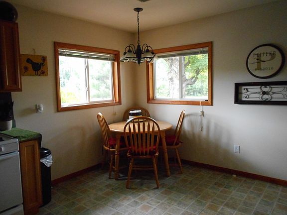 eat in kitchen for 10