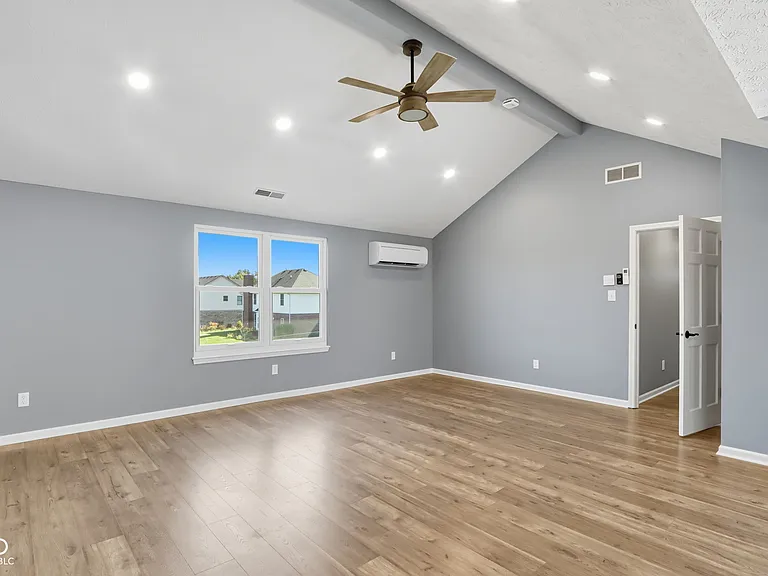 7975 Meadow Bend Cir — Photo 49