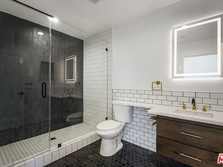 2651 1/2 Vineyard Ave #2651 — Photo 4