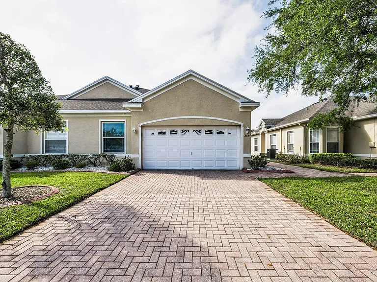 2644 Tottenham Dr — Photo 3