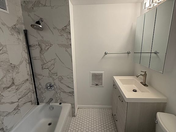 4th image of 2115 N Sedgwick St #C4a9cdc2e