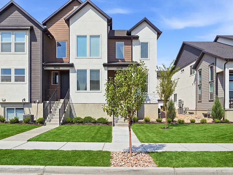 13728 S Devers Dr — Photo 1