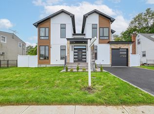 296 Division Ave, Hicksville, NY 11801