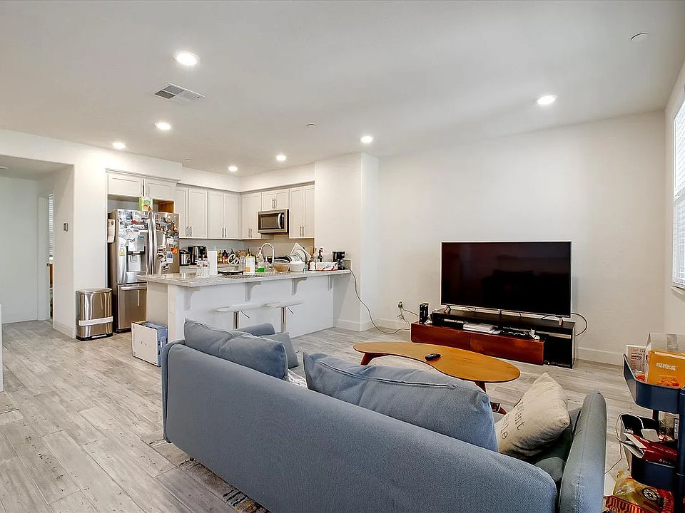 1st image of 1027 Giacomo Ln Unit 6
