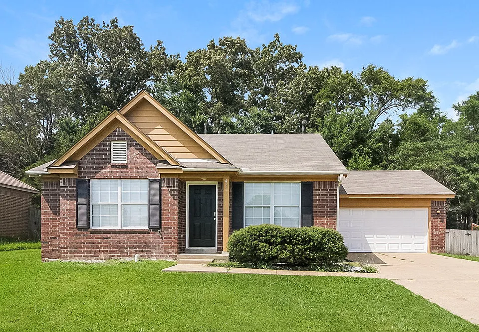 495 Oakland Hills Dr