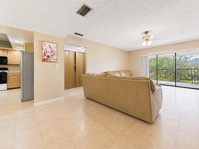 Pelican Ct — Photo 11