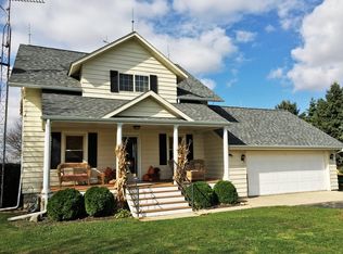 1425 Pine Hill Rd, Franklin Grove, IL 61031