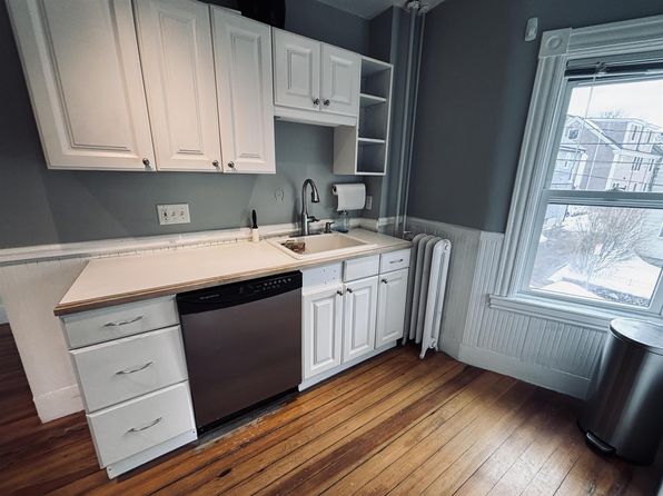 111 Woodstock St APT 3