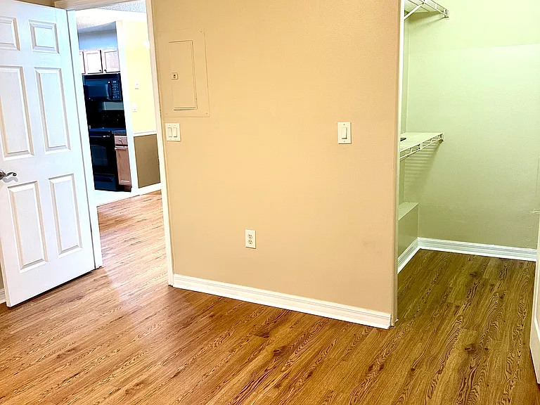 215 Lake Brook Cir #206 — Photo 5