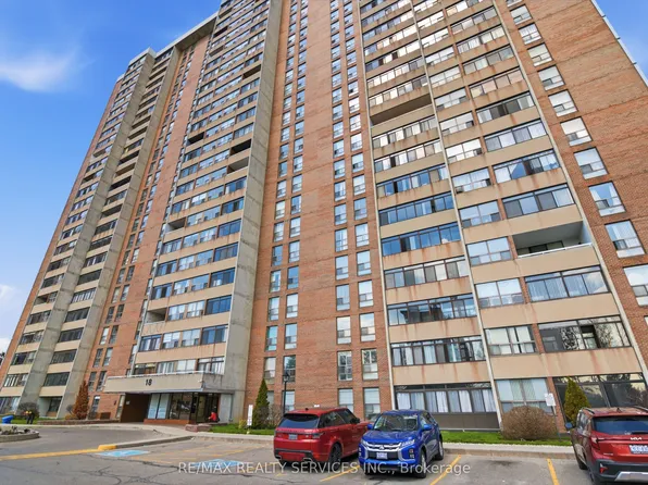 18 Knightsbridge Rd #304, Brampton, ON L6T 3X5