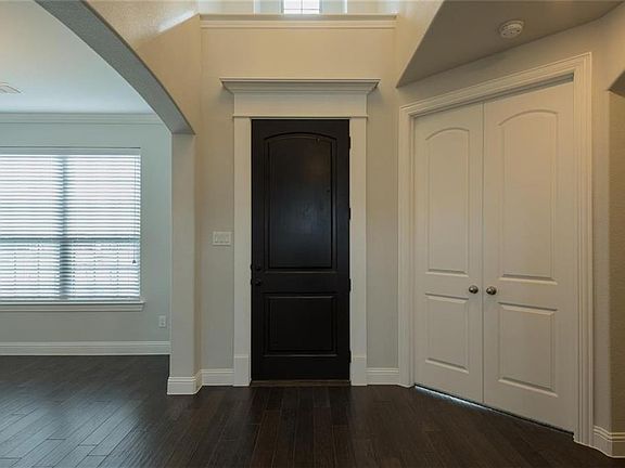 4th image of 2910 Clearwater Dr