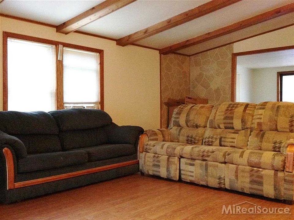2nd image of 6052 Benoit Rd